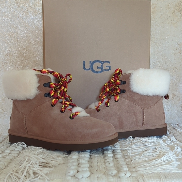 UGG NIB Mini Alpine Lace 8 - Picture 1 of 10